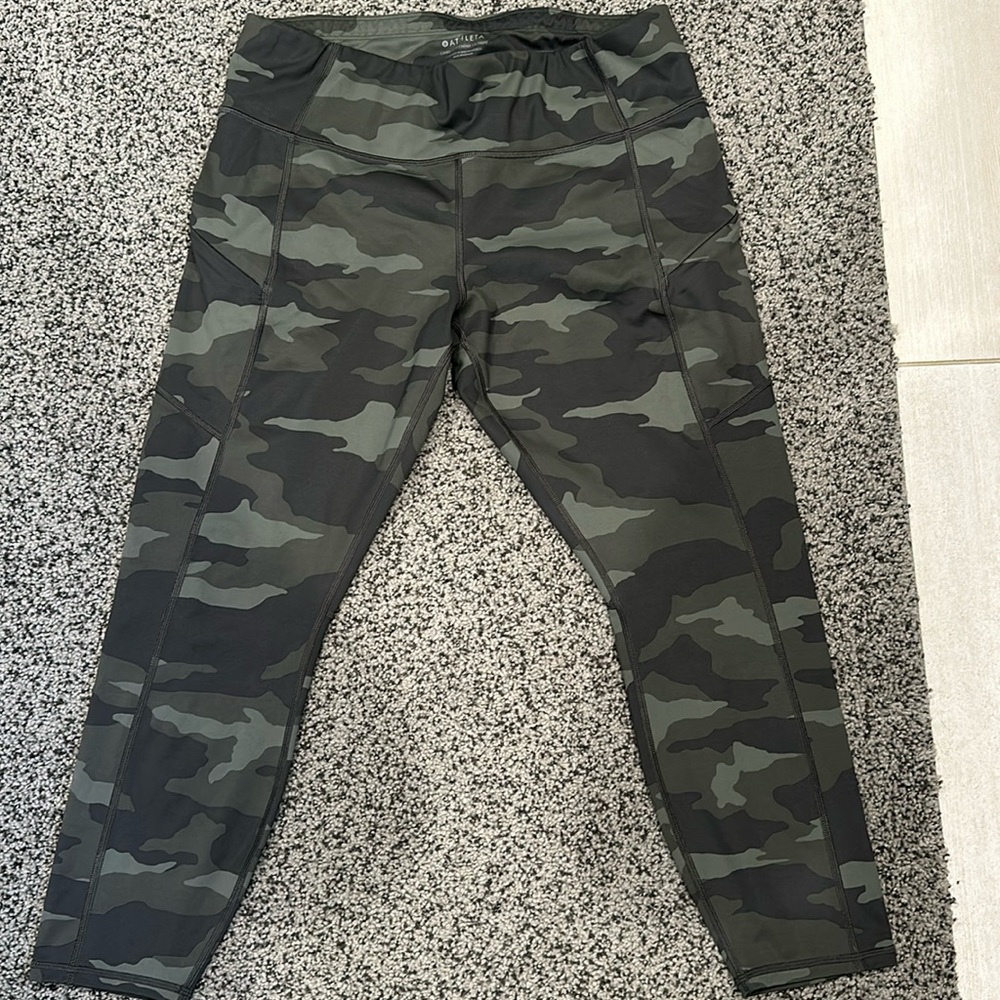 Athleta camo contender 7/8 tight
